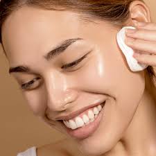 The Ordinary Glycolic Acid 7% Exfoliating Toner, Brightening and Smoothing Daily Toner for More Even-Looking Skin Tone, 8.1 Fl Oz